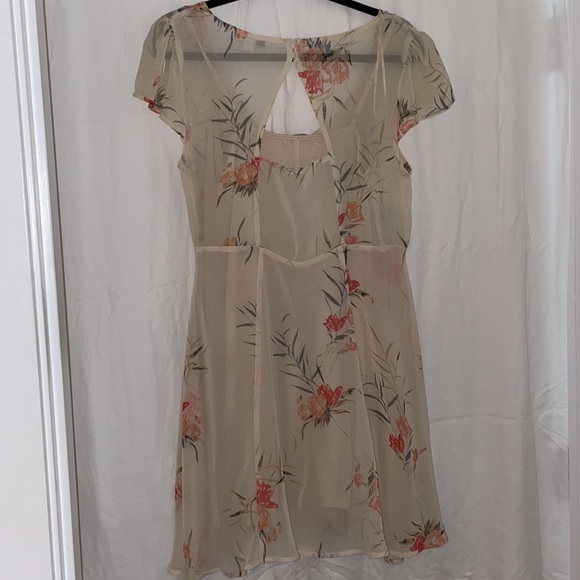 Forever 21 Cream Coloured Floral Dress Size L - Picture 3 of 4